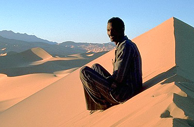 Unser Touareg-Führer Idriss Mohamed Bouky am Gipfel der Düne von Temet (Niger)
