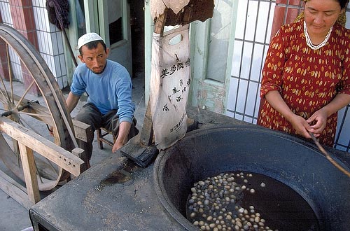 Seidenspinner im Uiguren-Viertel, Kashgar