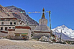 Rongbuk Kloster mit Mt. Everest