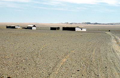 Wellblechpiste durch süliche Gobi, Mongolei