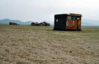 Einsame Versorgungsmöglichkeit ('Delguur') am Strassenrand, Nähe Bulgan, Nordmongolei